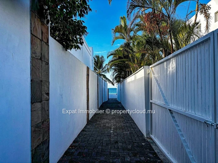 Splendide Villa en Résidence Sécurisée avec Accès Direct à la Mer à Pointe aux Canonniers