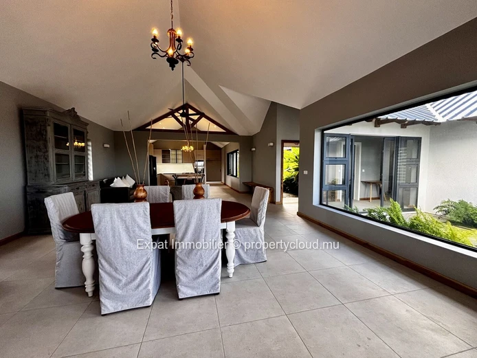 Villa d’exception avec vue mer, piscine à débordement et jardin paysager – Belle Vue