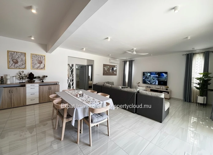VILLA DE PLAIN-PIED 3 CHAMBRES, PISCINE ET VARANGUE TROPICALE – Grand Baie