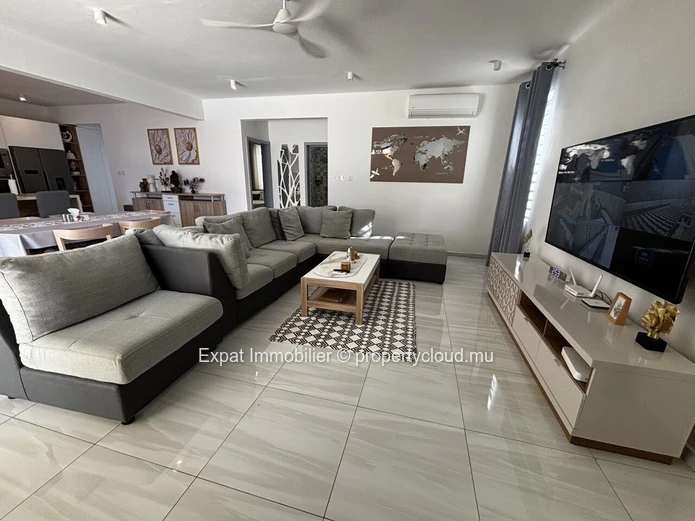 VILLA DE PLAIN-PIED 3 CHAMBRES, PISCINE ET VARANGUE TROPICALE – Grand Baie