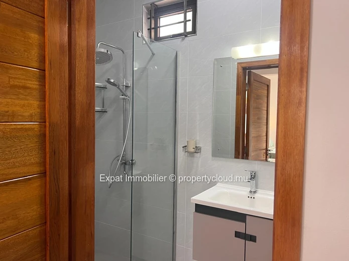 Villa neuve 4 chambres avec piscine à louer – Pointe aux Piments