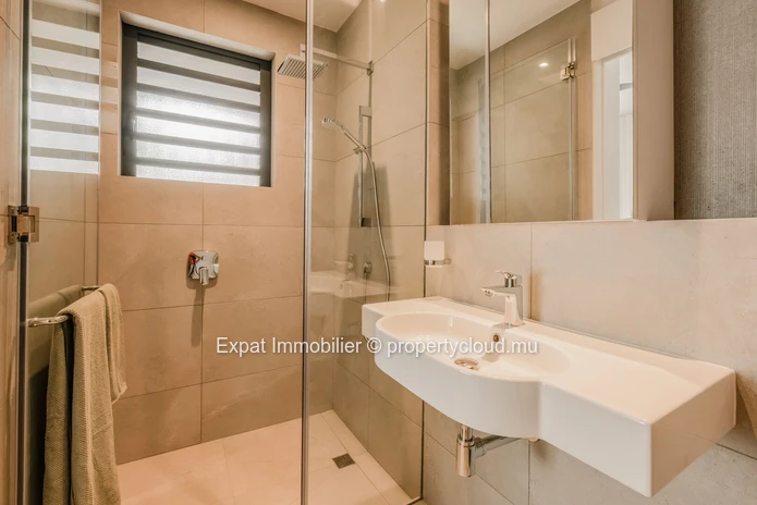 Prestigious 4-Bedroom Apartment With Panoramic Mountain Views – Bellevue Living