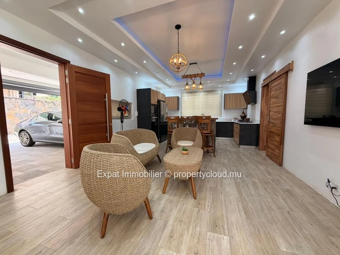 Villa familiale 5 chambres + bureau à louer – Pointe aux Canonniers, Coastal Road