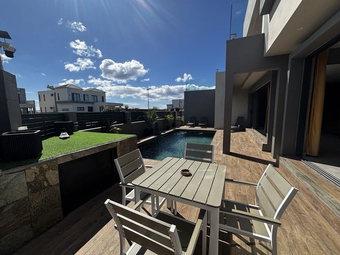 VILLA D’ARCHITECTE NEUVE 450M2 – ROOFTOP VUE MER, PRESTATIONS D’EXCEPTION & APPARTEMENT COMMUNICANT – Flic-en-Flac