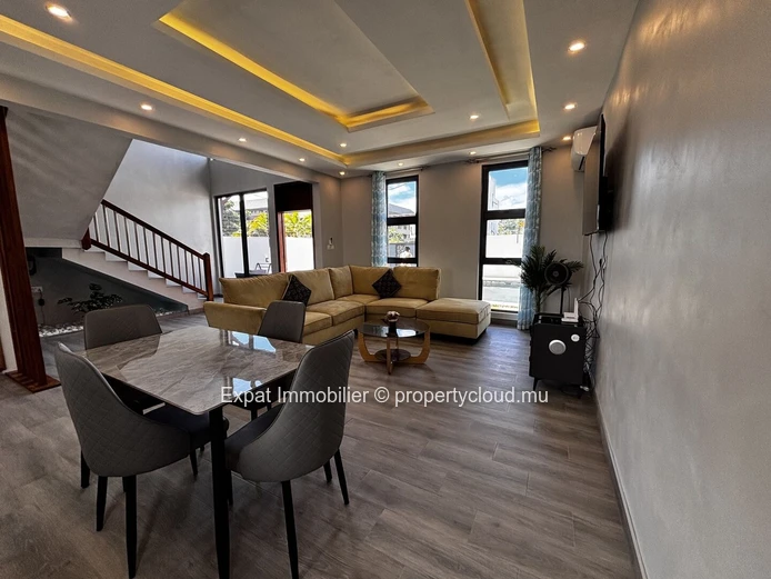 Villa contemporaine neuve avec piscine et grandes ouvertures vitrées – Grand Baie
