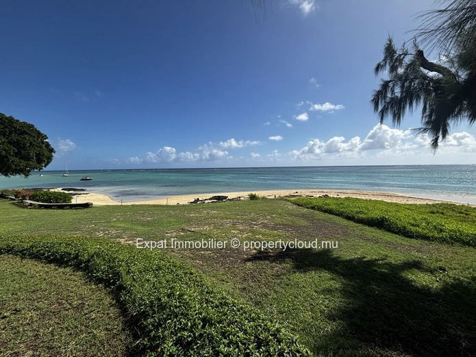 Villa En Front De Mer Avec Accès Direct À La Plage – Péreybère