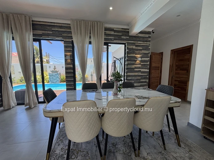 Villa 4 Chambres En Suites A Grand Baie Proche Super U – Volumes Rares & Emplacement Stratégique
