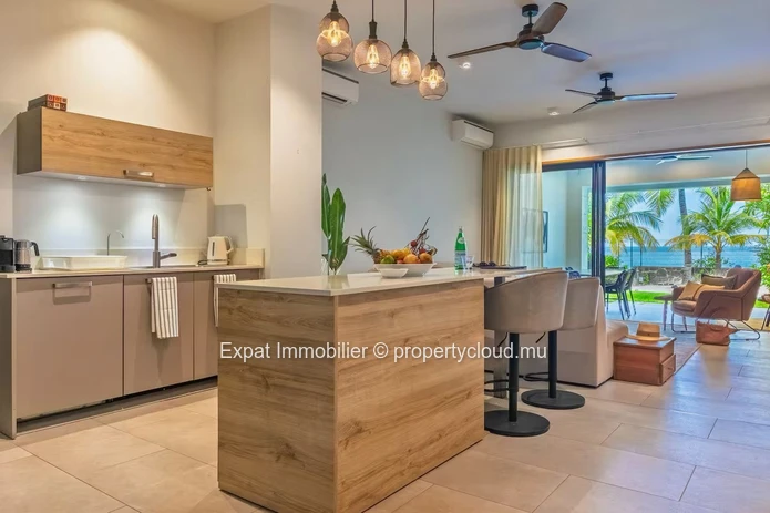 Appartement de prestige en bord de mer avec vue sur le Coin de Mire – Pointe d’Azur, Péreybère