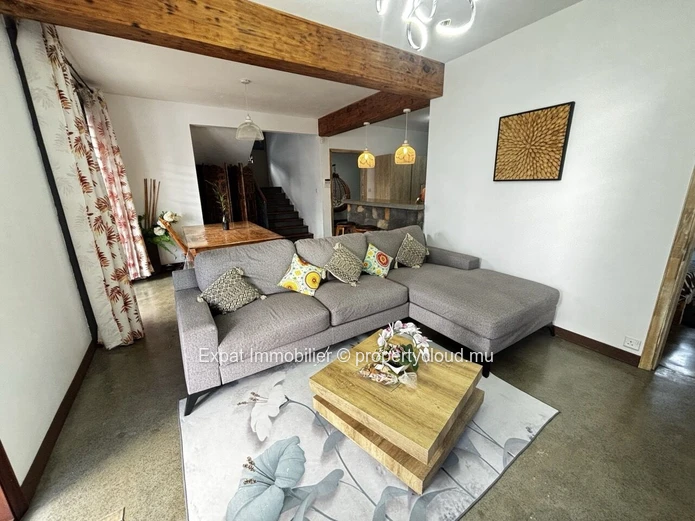 4- or 5-BEDROOM HOUSE RIGHT BY THE BEACH - TROU AUX BICHES