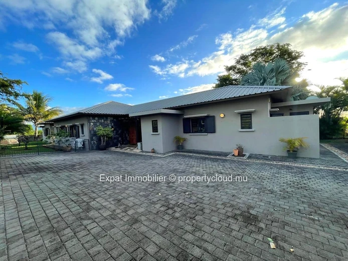 Villa D’Exception À Vendre En Exclusivite  – Mont Piton – Élégance, Sécurité & Confidentialité
