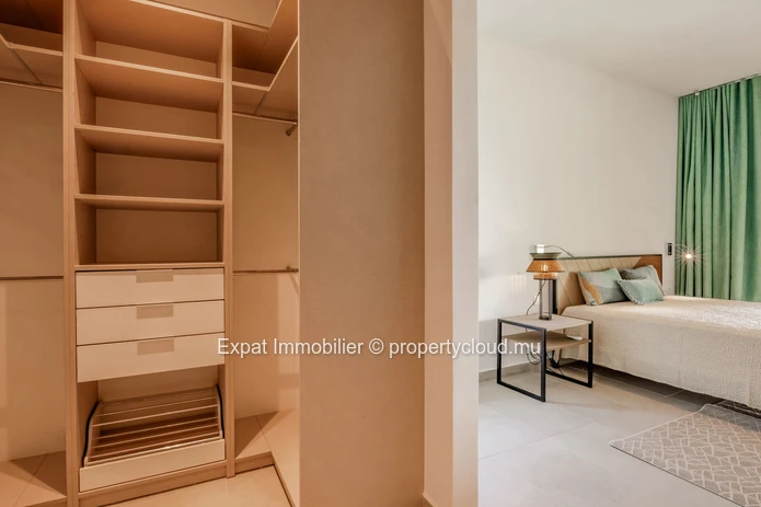 Prestigious 4-Bedroom Apartment With Panoramic Mountain Views – Bellevue Living