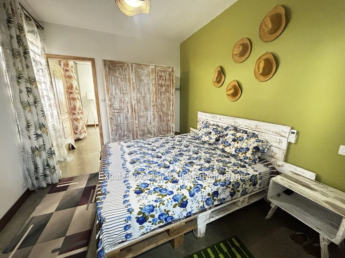 4- or 5-BEDROOM HOUSE RIGHT BY THE BEACH - TROU AUX BICHES