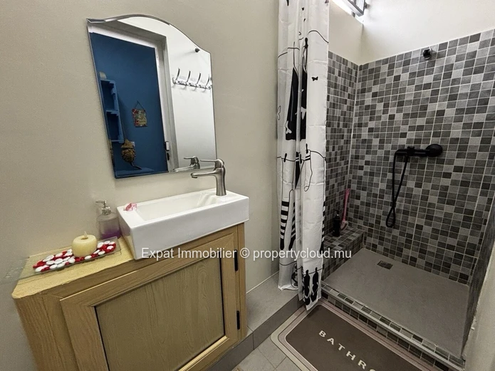 4- or 5-BEDROOM HOUSE RIGHT BY THE BEACH - TROU AUX BICHES