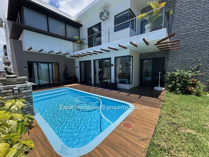 Villa 4 Chambres En Suites A Grand Baie Proche Super U – Volumes Rares & Emplacement Stratégique