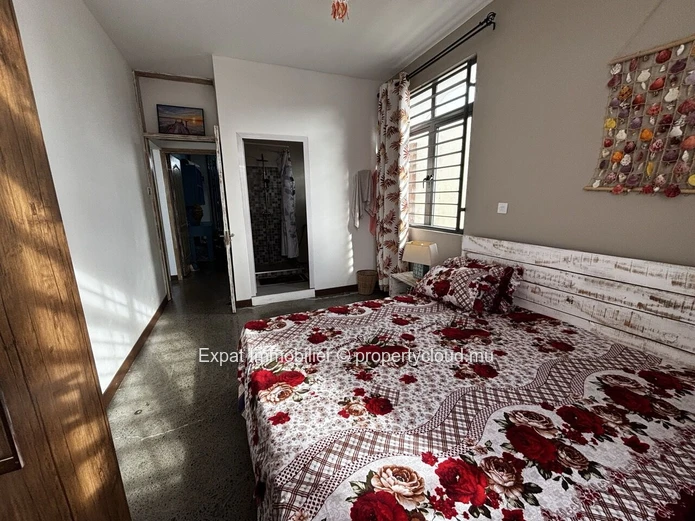 4- or 5-BEDROOM HOUSE RIGHT BY THE BEACH - TROU AUX BICHES