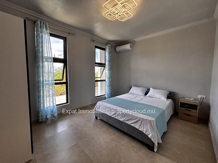 Villa contemporaine neuve avec piscine et grandes ouvertures vitrées – Grand Baie