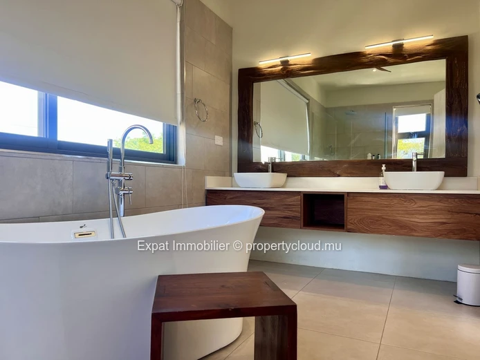 Disponible à la vente – Villa moderne avec piscine individuelle à Chemin Vingt Pied – Grand Baie – Accessible uniquem...