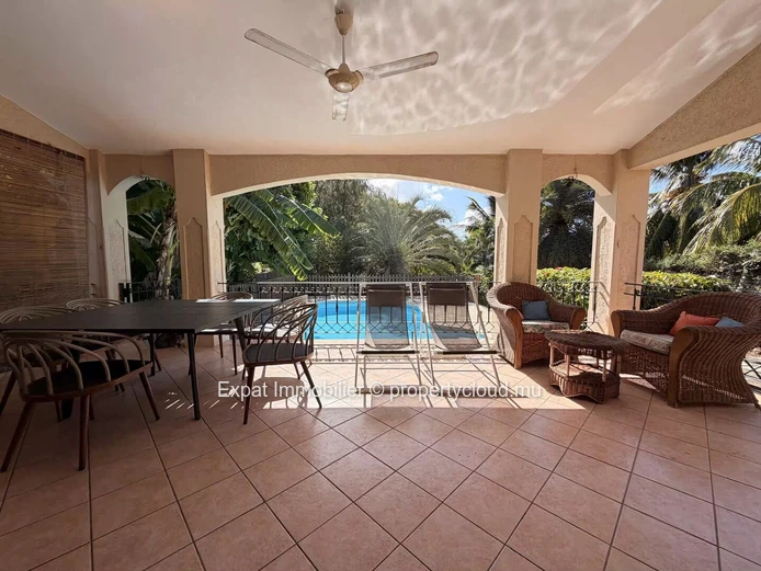 Maison familiale 3 chambres + bureau avec piscine et vue montagne – À louer à Tamarin