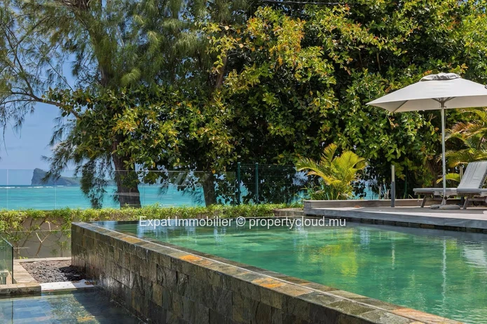 Appartement de prestige en bord de mer avec vue sur le Coin de Mire – Pointe d’Azur, Péreybère