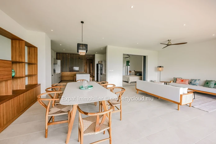 Prestigious 4-Bedroom Apartment With Panoramic Mountain Views – Bellevue Living