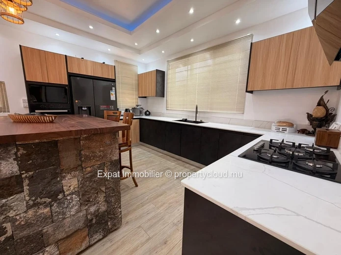 Villa familiale 5 chambres + bureau à louer – Pointe aux Canonniers, Coastal Road