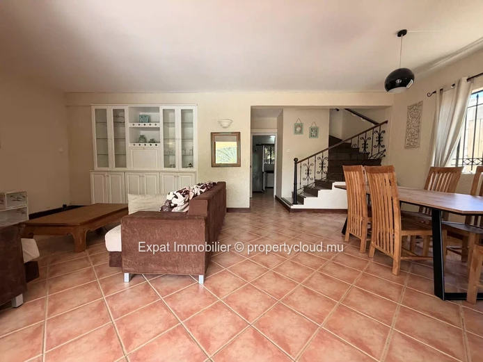 Maison familiale 3 chambres + bureau avec piscine et vue montagne – À louer à Tamarin