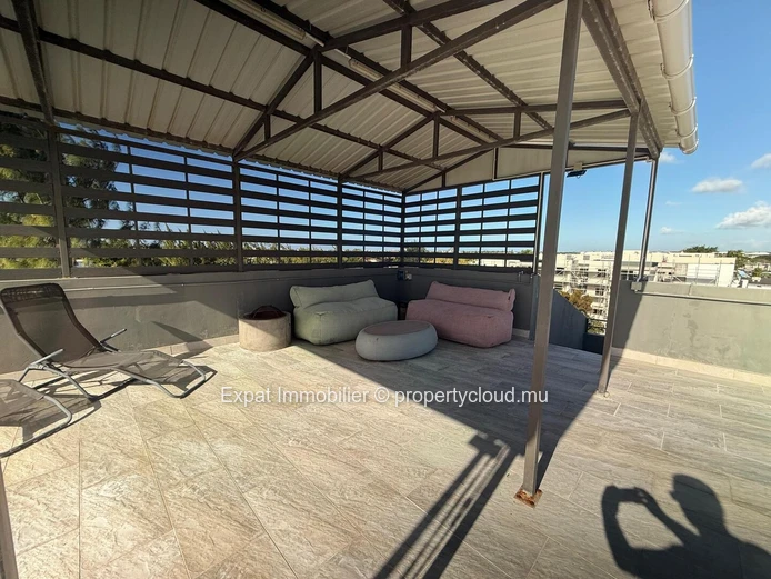 À vendre – Penthouse moderne avec rooftop et piscine privée à Péreybère