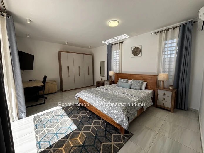 VILLA DE PLAIN-PIED 3 CHAMBRES, PISCINE ET VARANGUE TROPICALE – Grand Baie