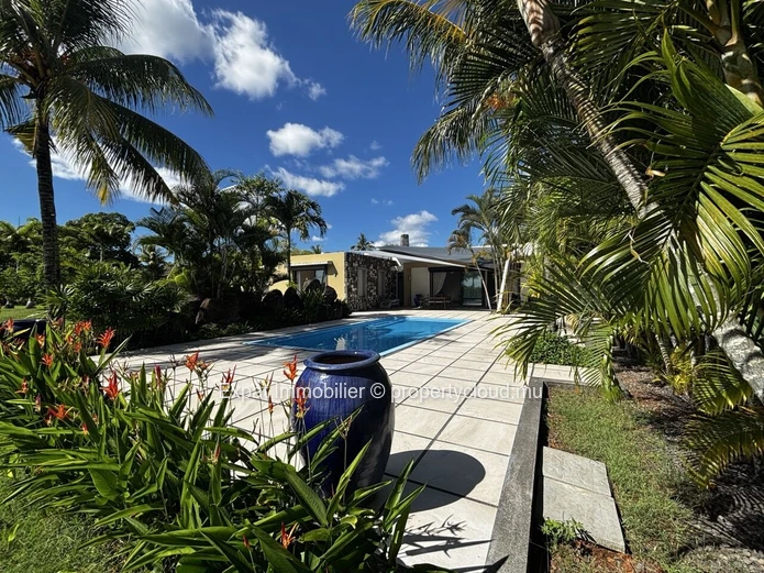 Villa D’Exception De 400 M² Sur 6000 M² De Jardin Paysager – Forêt Daruty