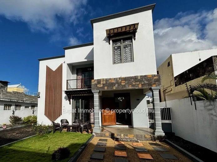 4- or 5-BEDROOM HOUSE RIGHT BY THE BEACH - TROU AUX BICHES