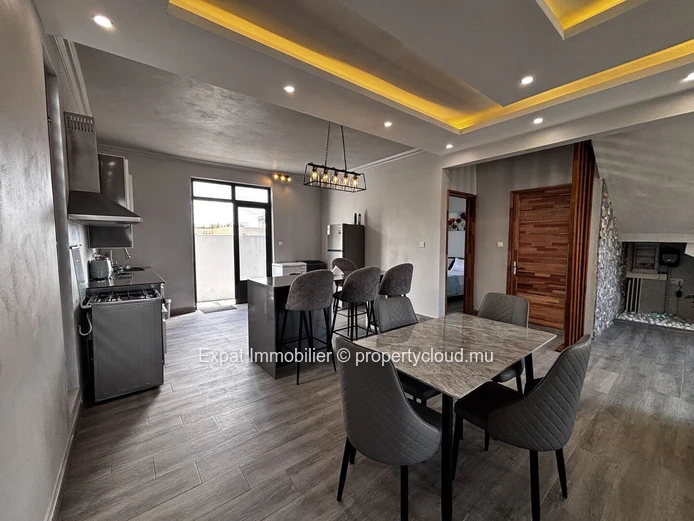 Villa contemporaine neuve avec piscine et grandes ouvertures vitrées – Grand Baie