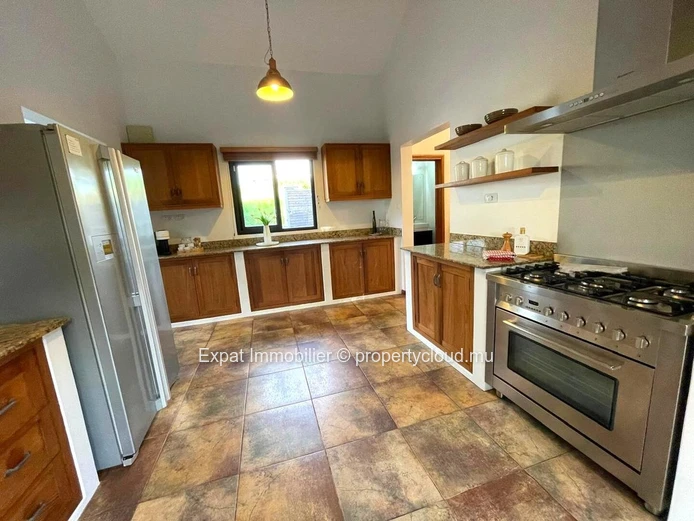 Villa D’Exception À Vendre En Exclusivite  – Mont Piton – Élégance, Sécurité & Confidentialité