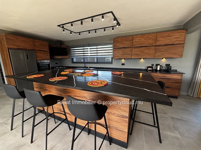VILLA D’ARCHITECTE NEUVE 450M2 – ROOFTOP VUE MER, PRESTATIONS D’EXCEPTION & APPARTEMENT COMMUNICANT – Flic-en-Flac