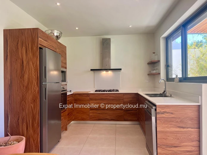 Disponible à la vente – Villa moderne avec piscine individuelle à Chemin Vingt Pied – Grand Baie – Accessible uniquem...