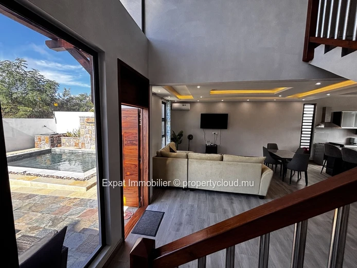 Villa contemporaine neuve avec piscine et grandes ouvertures vitrées – Grand Baie