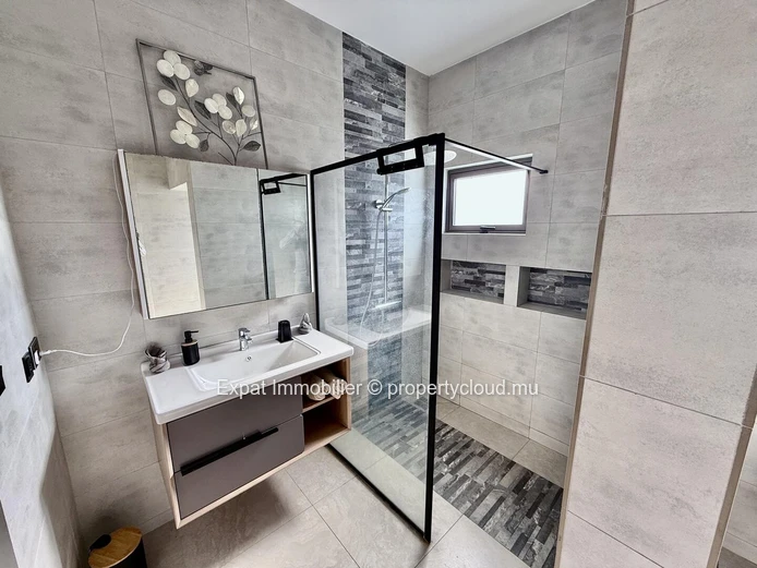 À vendre – Penthouse moderne avec rooftop et piscine privée à Péreybère