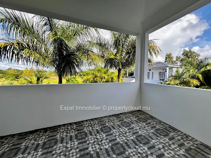 Villa Familiale Avec Piscine En Ardoise Et Garage Motorisé – Péreybère