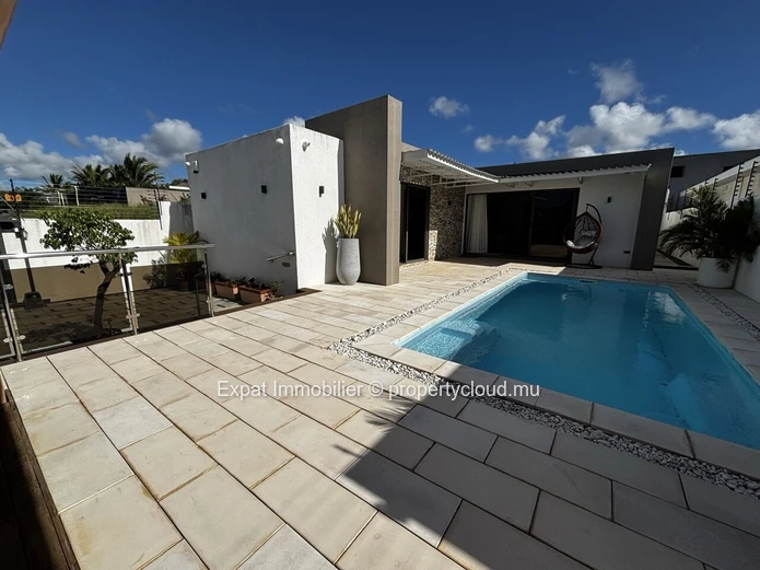 VILLA DE PLAIN-PIED 3 CHAMBRES, PISCINE ET VARANGUE TROPICALE – Grand Baie