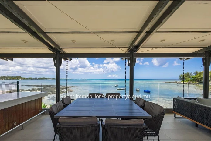 Appartement de prestige en bord de mer avec vue sur le Coin de Mire – Pointe d’Azur, Péreybère