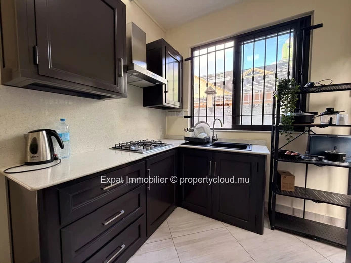 Studio 1 chambre à louer – Grand Baie, à proximité immédiate de Super U