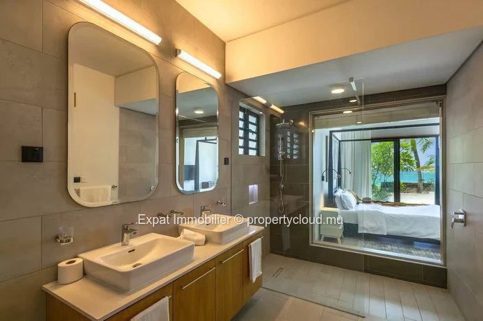Appartement de prestige en bord de mer avec vue sur le Coin de Mire – Pointe d’Azur, Péreybère