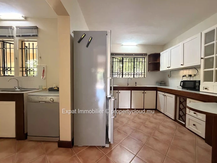 Maison familiale 3 chambres + bureau avec piscine et vue montagne – À louer à Tamarin