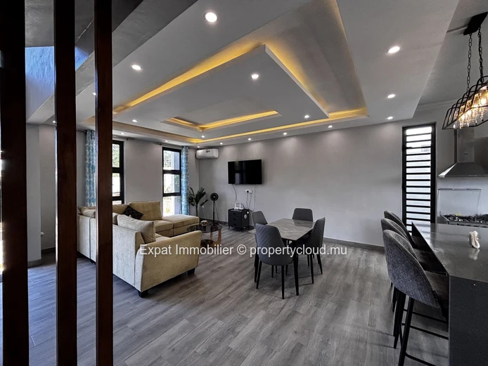 Villa contemporaine neuve avec piscine et grandes ouvertures vitrées – Grand Baie