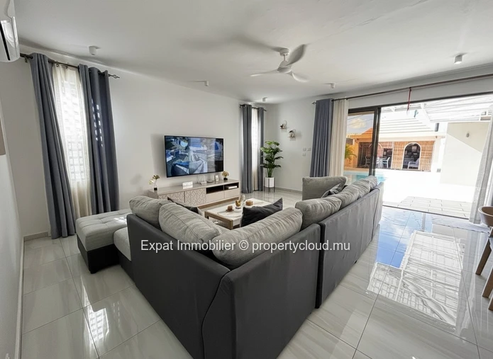 VILLA DE PLAIN-PIED 3 CHAMBRES, PISCINE ET VARANGUE TROPICALE – Grand Baie