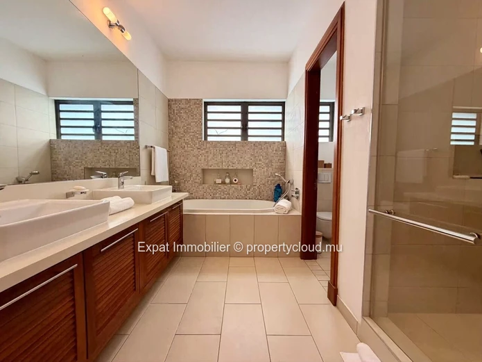 Penthouse d’exception avec vue panoramique sur le Coin de Mire – À louer à Cap Malheureux