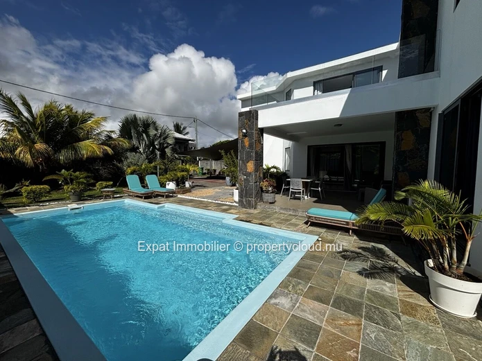 Exclusivité – Villa Contemporaine Avec Séjour Cathédrale, Jardin & Piscine – Péreybère
