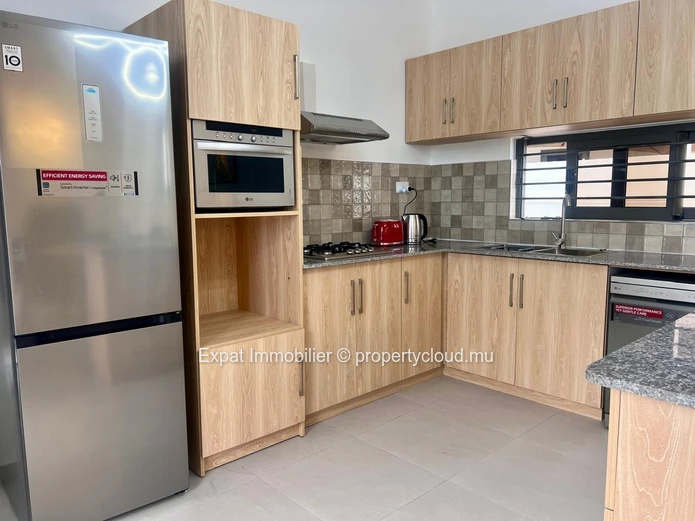 Villa neuve 4 chambres avec piscine à louer – Pointe aux Piments