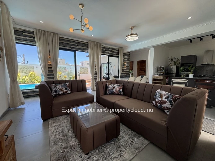 Villa 4 Chambres En Suites A Grand Baie Proche Super U – Volumes Rares & Emplacement Stratégique