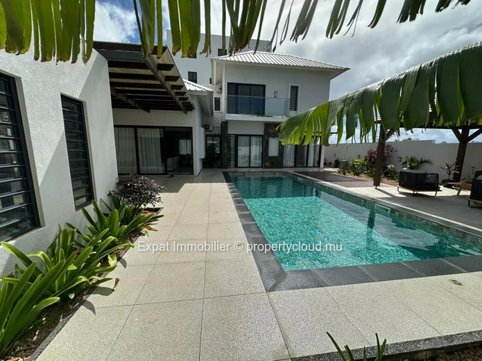 Villa Neuve Avec Piscine, Kiosque Et Garage Double Télécommandé – Grand Baie