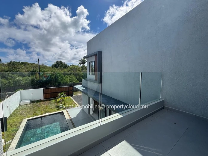 Villa Neuve Avec Piscine À Calodyne – À 2 Minutes D’Intermart